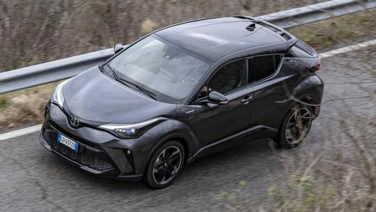 Toyota C-HR GR Sport in azione