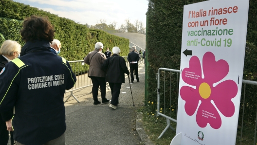 L’ingresso del centro vaccinale all’Autodromo di Monza. G. Masperi