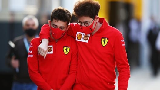 Charles Leclerc “paternamente” abbracciato da Mattia Binotto. Getty