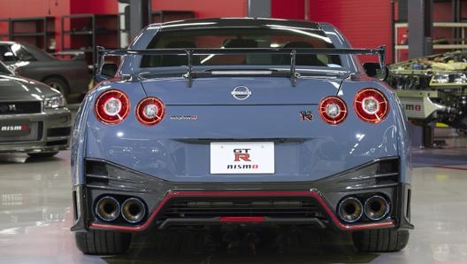 La Nissan GT-R Nismo in colorazione grigio Stealth