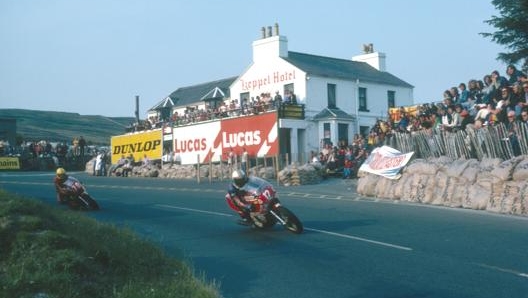 Mike “The Bike” Hailwood in azione al Touris Trophy dell’Isola di Man nel 1969. Getty Images