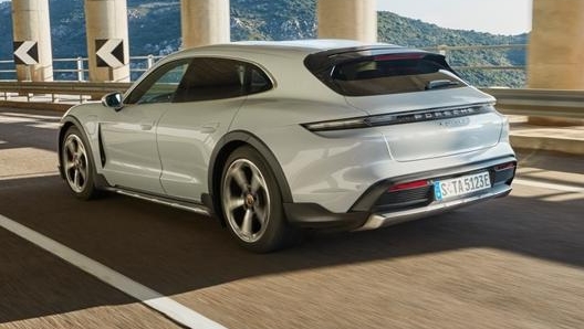 Il bagagliaio di Porsche Taycan Cross Turismo tocca i 1.200 litri di capienza max