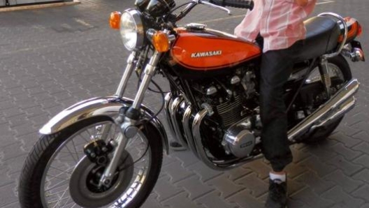 Una Kawasaki Z 900 Testanera