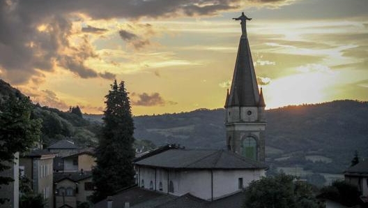 Il centro storico di Castiglione dei Pepoli con il campanile di San Lorenzo