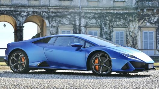 Lamborghini Huracan Evo misura 4,520 metri in lunghezza, 1,933 in larghezza, 1,165 in altezza. Foto: G. Masperi