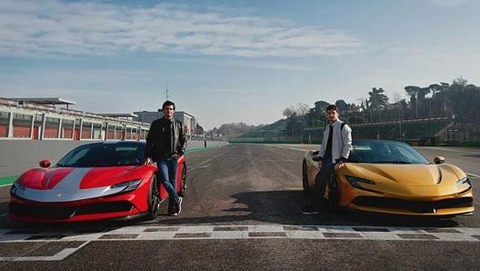 Carlos Sainz e Charles Leclerc con le Ferrari SF90 a Imola