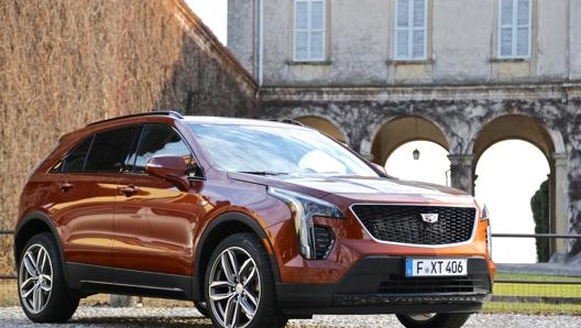 Cadillac Xt4 350d in allestimento Sport, riconoscibile per i dettagli estetici in colorazione nera. Foto: G. Masperi