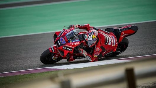 Jack Miller alla guida della sua Ducati nei test in Qatar