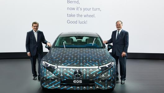 Manfred Bischoff cede il testimone a Bernd Pischetsrieder come presidente del Consiglio di Sorveglianza Daimler AG