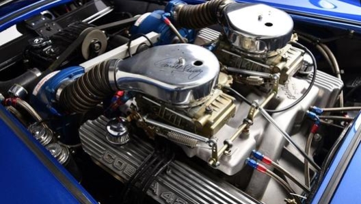 Il modello ha integrato un V8 da 7 litri, con due compressori Paxton e trasmissione automatica