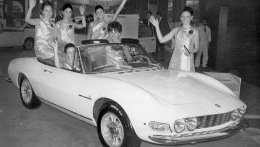 Presentazione della Fiat Dino Spider al Salone di Parigi del 1967. Ap