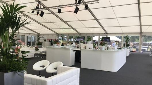 A Silverstone il palco più caro è il Fusion Lounge, nel rettilineo tra le curve Stowe e Vale, che per la gara costa 1.718 euro