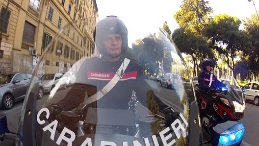 Una pattuglia di carabinieri motociclisti