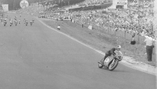 Giacomo Agostini a Spa Francorchamps nel 1967. Ap