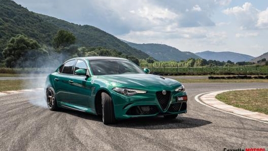 L'Alfa Romeo Giulia Quadrifoglio di traverso durante la nostra prova