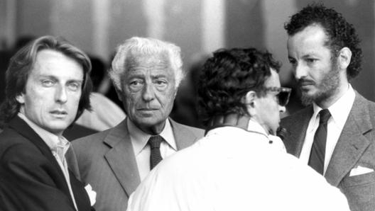 Montezemolo, Gianni Agnelli, Edoardo Agnelli e, di spalle, Cesare Fiorio a Monza nel 1989. Rcs