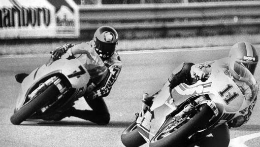 Barry Sheene, col #7, dietro Virginio Ferrari nel 1979. Sheene  lultimo britannico iridato nel 1977