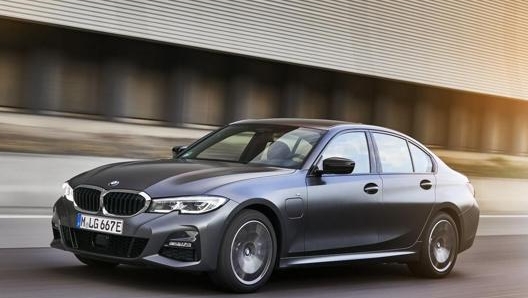 La Bmw 320e berlina ha un’autonomia elettrica da 48 a 57 km