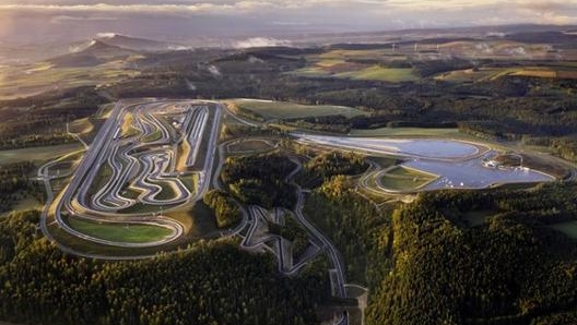 Il centro di sperimentazione e di tecnologia  Mercedes sorge a Immendingen, a 130 km da Stoccarda