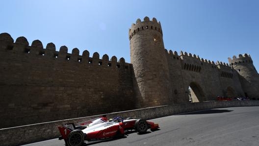 Robert Shwartzman in azione a Baku