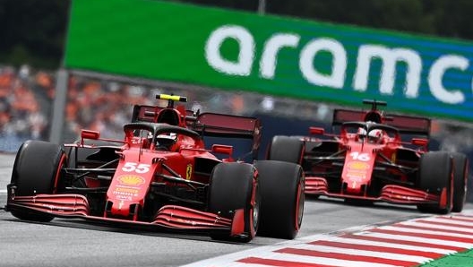 La SF21 di Sainz precede la Ferrari di Leclerc. Afp