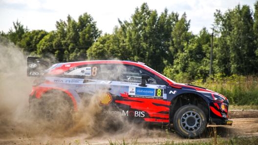 Ott Tanak in azione nella giornata di giovedì. Getty