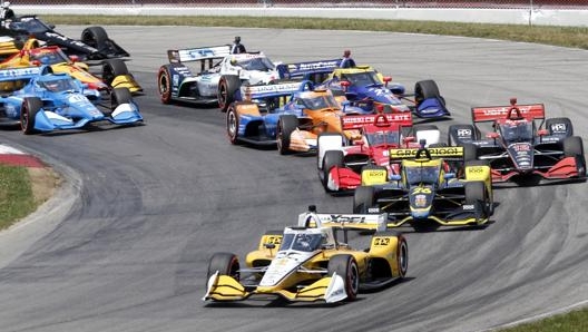 Josef Newgarden guida il gruppo alla Honda 200 sul circuito di Mid-Ohio. Ap