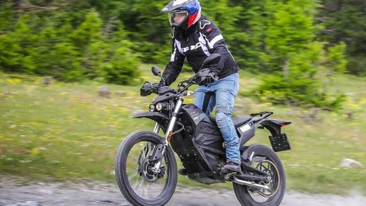 Nel corso della nostra prova abbiamo utilizzato un casco Caberg Tourmax