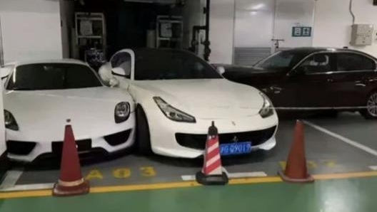 Le immagini delll’incidente nel parcheggio sotterraneo in Cina