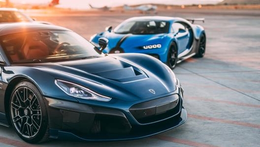 Lai Rimac Nevera in primo piano e sullo sfondo la Bugatti Chiron