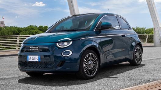 La Fiat 500e, per la sua classicità e contenuti, è l’elettrica più venduta in Italia