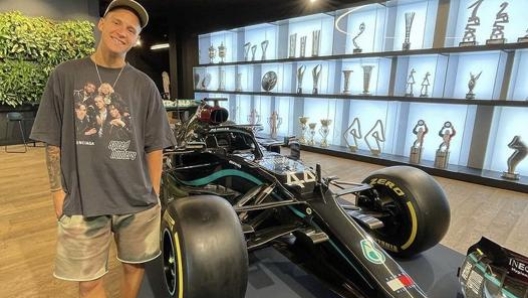 Fabio Quartararo in visita a Brackley, sede della Mercedes F1