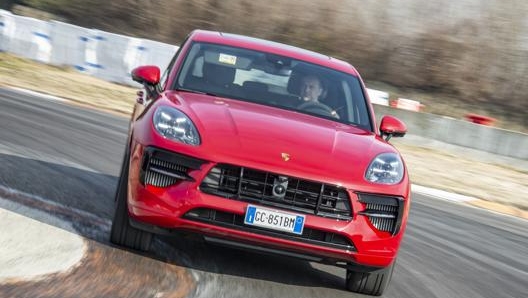 Tra i cordoli Porsche Macan Gts è affilata e precisa