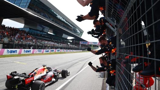 Max Verstappen taglia il traguardo del GP Austria. Getty