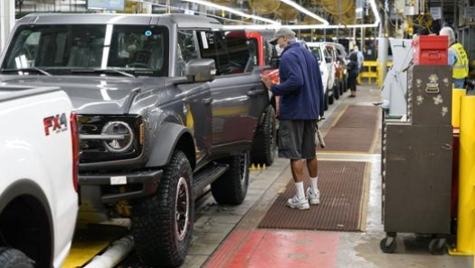 Una linea di assemblaggio del Ford Bronco in Michigan. Ap