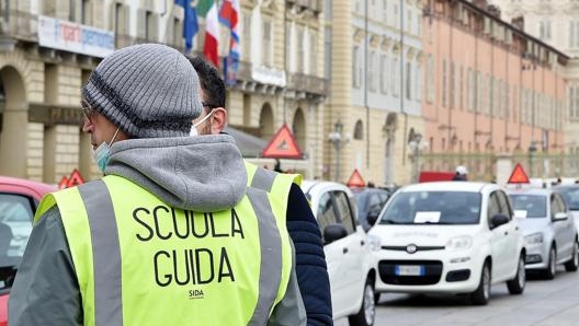 Il foglio rosa dura sei mesi, in questo spazio di tempo si può sostenere l'esame pratico fino a due volte