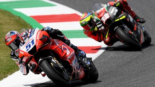 Michele Pirro (sostituto di Martin al GP del Mugello) e  Lorenzo Savadori sulla Aprilia RS-GP 2021