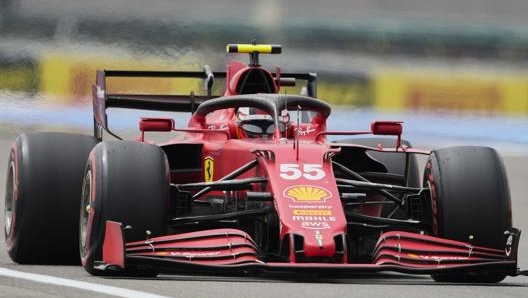 Carlos Sainz in azione con la Ferrari SF21. Getty