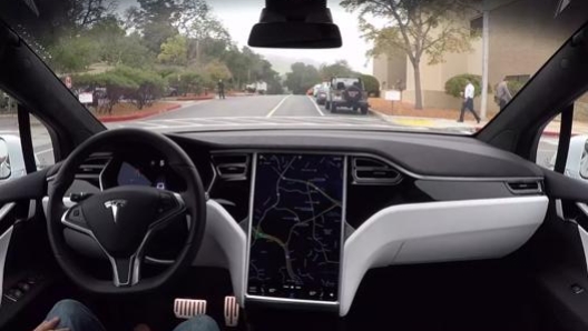 L’Autopilot di Tesla è conforme al Livello 2