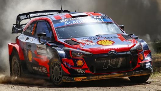 Ott Tänak su Hyundai i20 Coupé al Rally di Sardegna