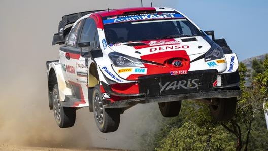 Sébastien Ogier su Toyota Yaris Gazoo Racing nella prima giornata del Rally di Sardegna