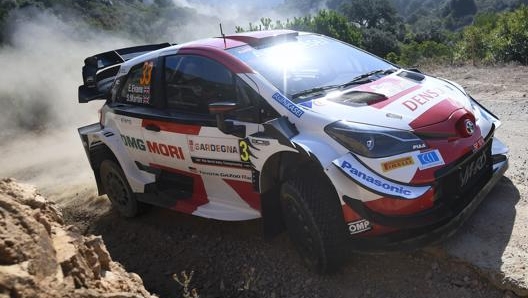 Elfyn Evans su Toyota Yaris Gazoo Racing al Rally di Sardegna