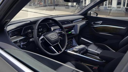 Gli interni di Audi e-tron