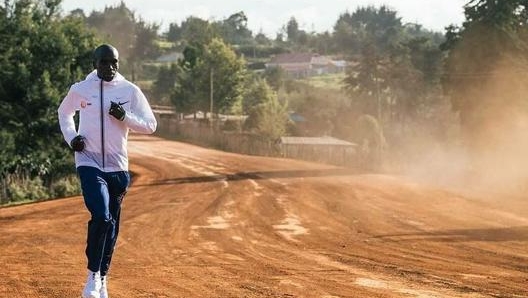 La settimana di Kipchoge è scandita da alcune giornate di intenso allenamento alternate con momenti di minore intensità (foto @kipchogeeliud)