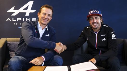 Da sinistra Laurent  Rossi, Ceo Alpine e Fernando Alonso