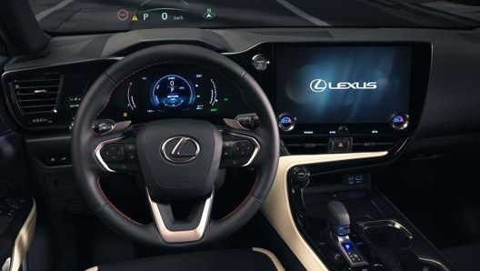 Gli interni di Lexus NX con display da 14