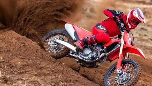 La Crf 250R si adatta anche alle superfici più difficili