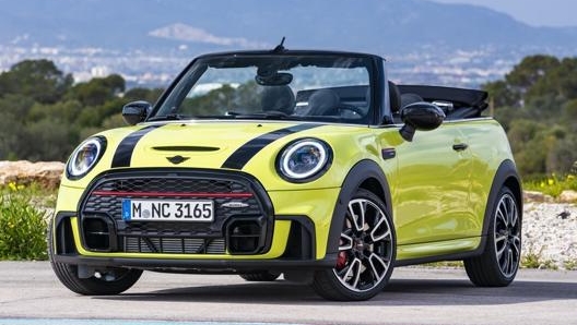 La Mini Cabrio in versione John Cooper Works in offerta per il mese di agosto 2021