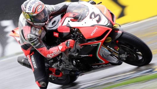 Biaggi sull'Aprilia ad Assen nel campionato Sbk