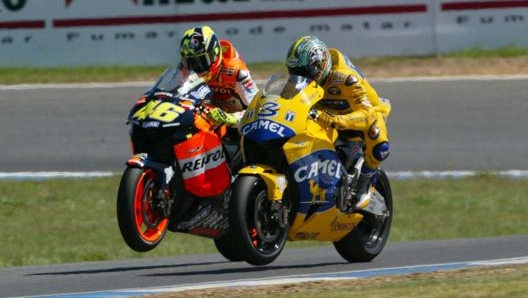 Duello tra Rossi e Biaggi durante il GP di Portogallo del 2003